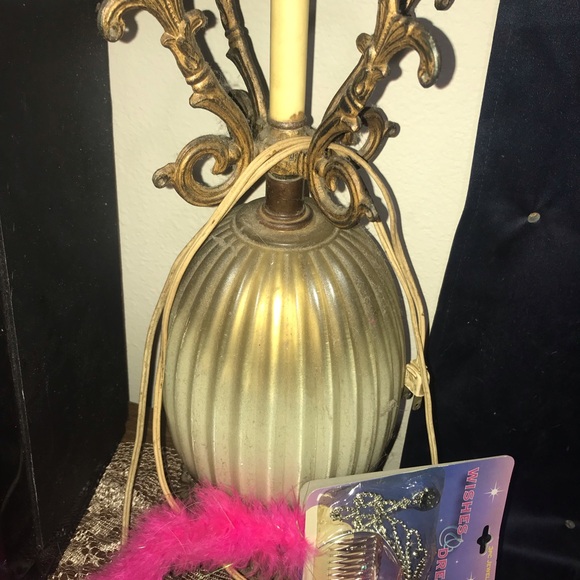 Vintage Cream and Gold Table Lamp - Picture 2 of 7